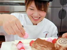 専門学校穴吹パティシエ福祉カレッジ